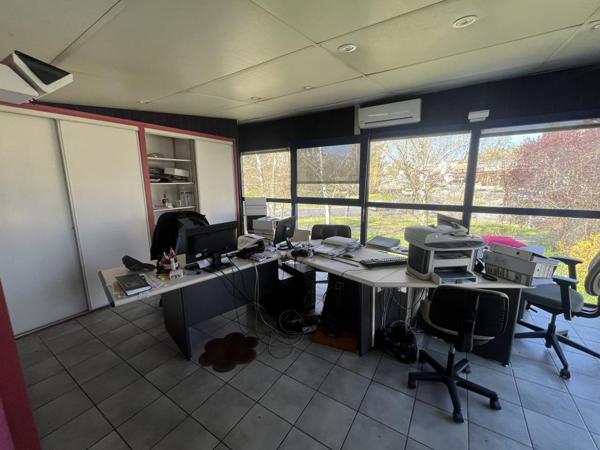 Local professionnel avec visibilité exceptionnelle + option surface supplémentaire – Rond-point de la Gineste, Rodez