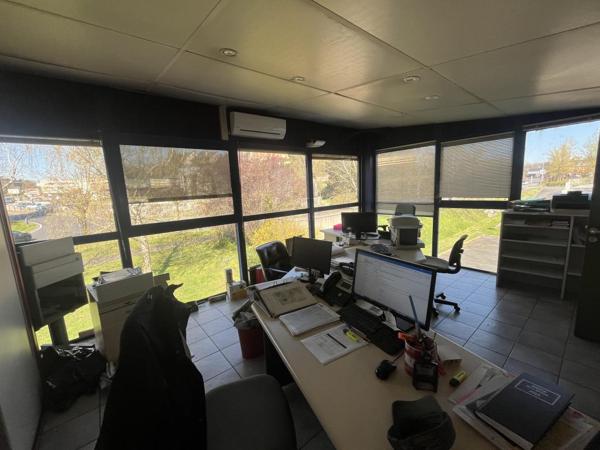 Local professionnel avec visibilité exceptionnelle + option surface supplémentaire – Rond-point de la Gineste, Rodez