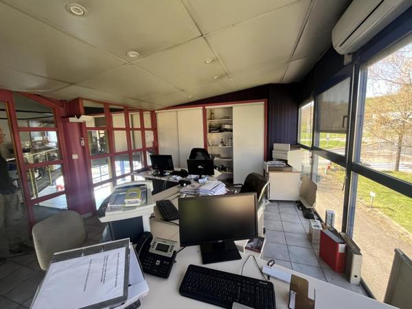 Local professionnel avec visibilité exceptionnelle + option surface supplémentaire – Rond-point de la Gineste, Rodez