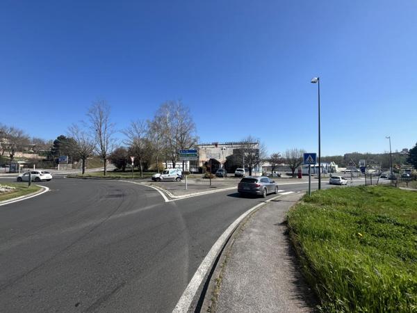 Local professionnel avec visibilité exceptionnelle + option surface supplémentaire – Rond-point de la Gineste, Rodez