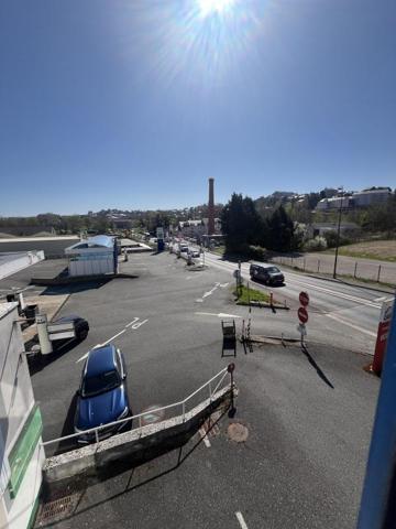 Local professionnel avec visibilité exceptionnelle + option surface supplémentaire – Rond-point de la Gineste, Rodez