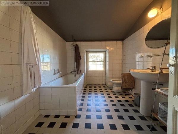Vente                                                      Maison
                        
                     7 pièces                      282 m2                     à Marmande
