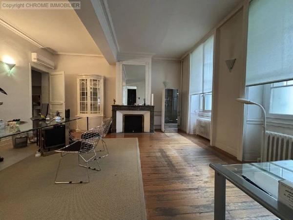 Vente                                                      Maison
                        
                     7 pièces                      282 m2                     à Marmande