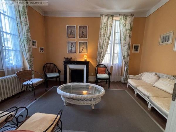 Vente                                                      Maison
                        
                     7 pièces                      282 m2                     à Marmande