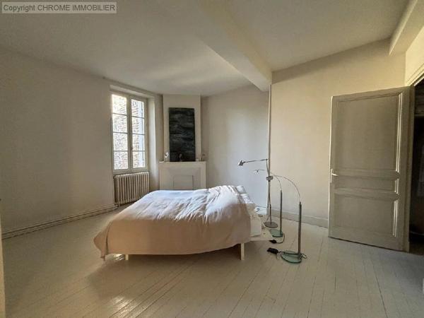 Vente                                                      Maison
                        
                     7 pièces                      282 m2                     à Marmande