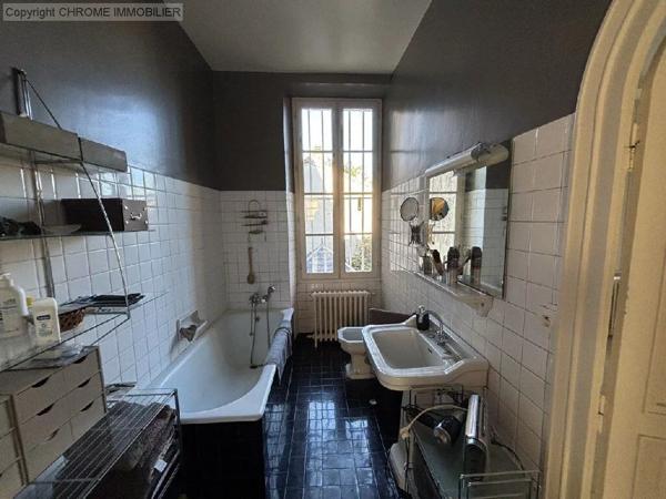 Vente                                                      Maison
                        
                     7 pièces                      282 m2                     à Marmande