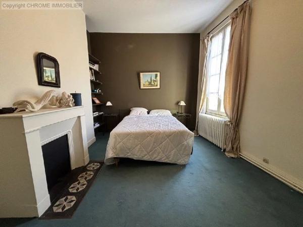 Vente                                                      Maison
                        
                     7 pièces                      282 m2                     à Marmande