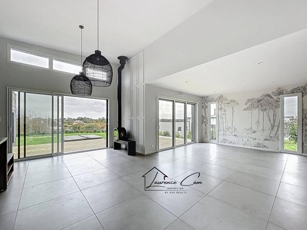 LANNILIS – Maison bois contemporaine – 127 m² – Terrain 2 128 m² – Jacuzzi – Garage