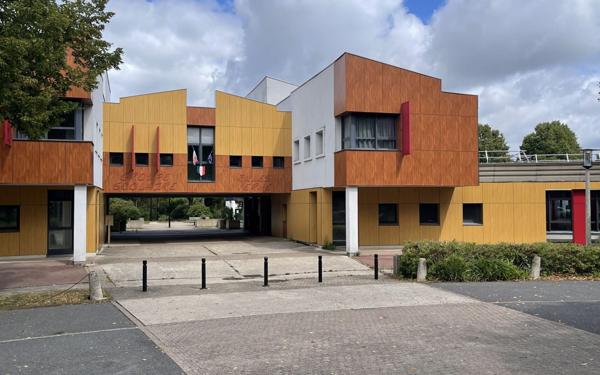 Maison à vendre    7 pièces • 135 m2 Montigny-le-Bretonneux