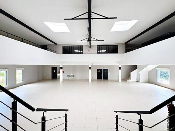 Ancien restaurant 100m² sortie d'autoroute  A480