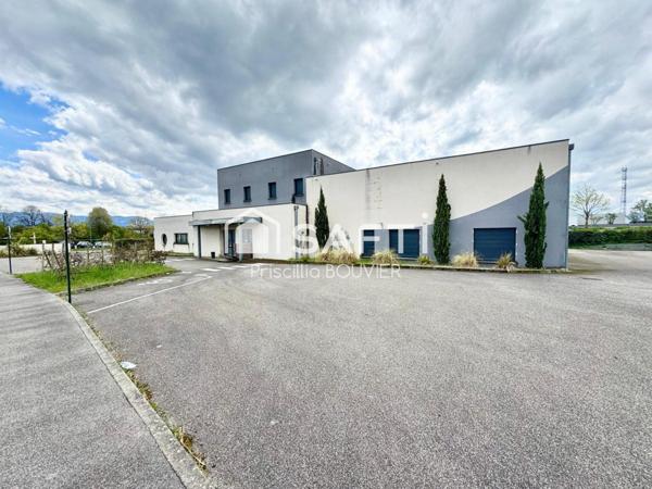 Ancien restaurant 100m² sortie d'autoroute  A480