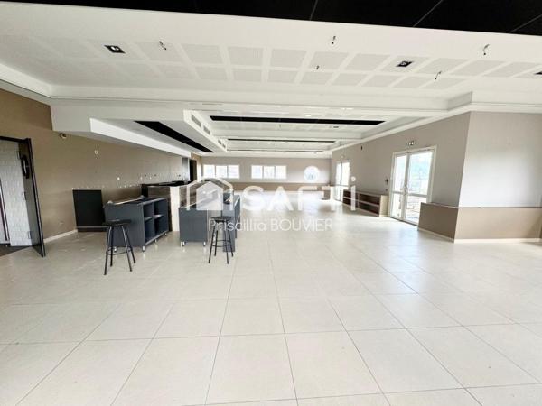 Ancien restaurant 100m² sortie d'autoroute  A480