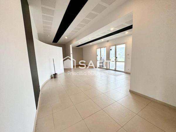 Ancien restaurant 100m² sortie d'autoroute  A480