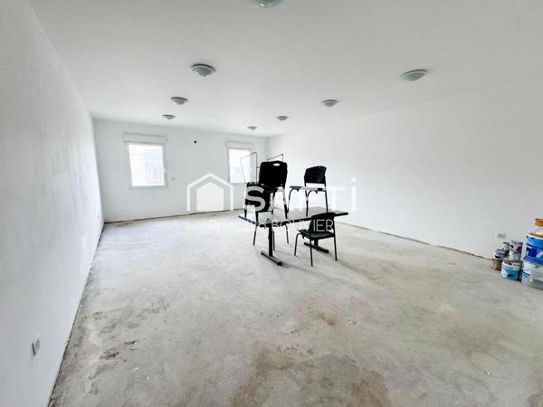 Ancien restaurant 100m² sortie d'autoroute  A480