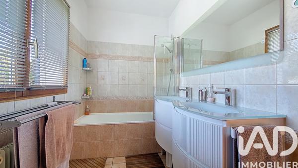 Maison à vendre 5 pièces 83 m² Saint-Rémy-lès-Chevreuse