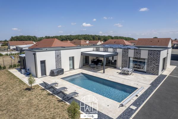 Maison
         7 pièces
        - 222 m² Bien prestige 514 900 € *