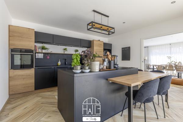 Maison
         7 pièces
        - 222 m² Bien prestige 514 900 € *