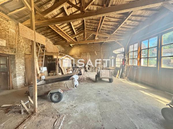 Hangar avec jardin à Augé !