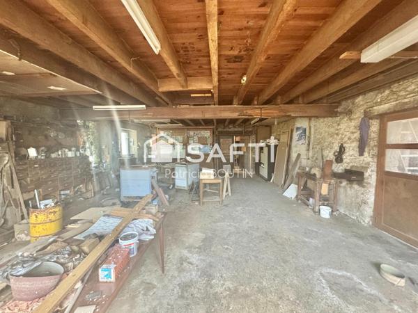 Hangar avec jardin à Augé !