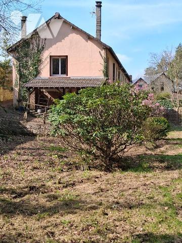 MAISON DE PLAIN PIED - 2 CHAMBRES - S/SOL et Garage - terrain 1327 m²