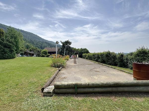 Coup de cœur assuré : maison de plain-pied, piscine et prestations haut de gamme au calme