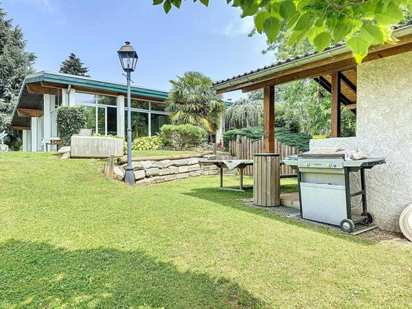 Coup de cœur assuré : maison de plain-pied, piscine et prestations haut de gamme au calme