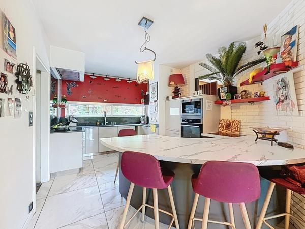 Coup de cœur assuré : maison de plain-pied, piscine et prestations haut de gamme au calme