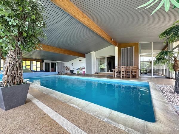 Coup de cœur assuré : maison de plain-pied, piscine et prestations haut de gamme au calme