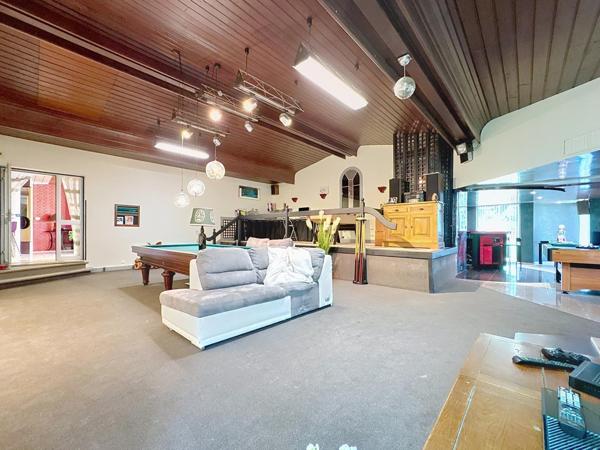 Coup de cœur assuré : maison de plain-pied, piscine et prestations haut de gamme au calme