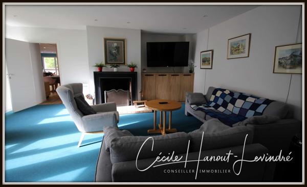 Rennes (35000) RENNES. CENTRE. Proche place des Lices - Dans une résidence séniors. Studio 32 m² - 2ème étage avec ascenseur.