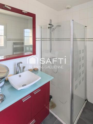 Belle maison familiale sur sous-sol avec piscine