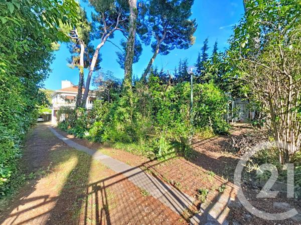 Maison à vendre  6 pièces - 129,75 m 2   MARSEILLE  - 13009