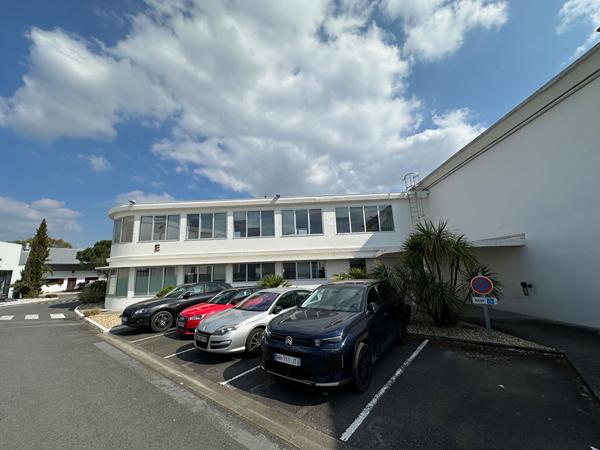 Local d'activité Bruges limite Bouscat 440 m2