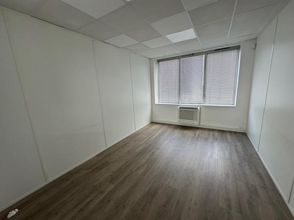 Local d'activité Bruges limite Bouscat 440 m2