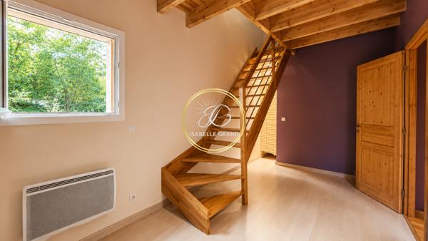 Maison
         6 pièces
        - 183 m² Exclusivité 379 000 € *