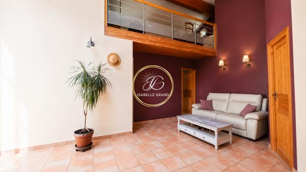Maison
         6 pièces
        - 183 m² Exclusivité 379 000 € *