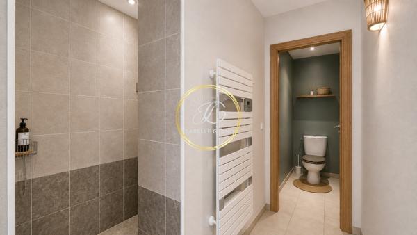 Maison
         6 pièces
        - 183 m² Exclusivité 379 000 € *