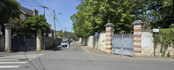 Terrain
        
        - 1180 m² 350 000 € *