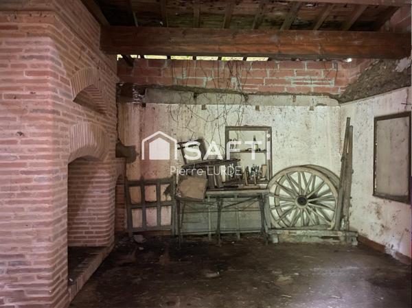 Le Fau - Ferme à rénover sur un hectare de bois