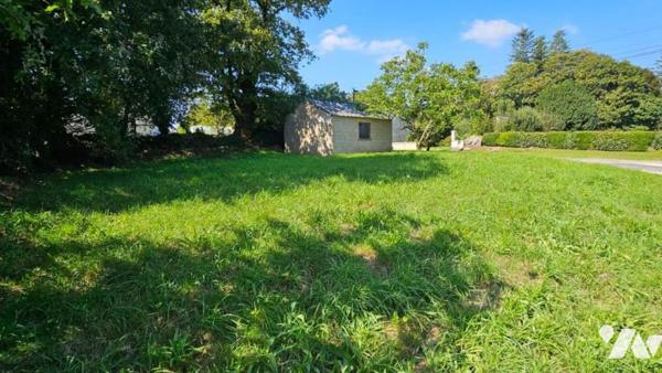 TERRAIN DE 440 M2 AVEC GARAGE 