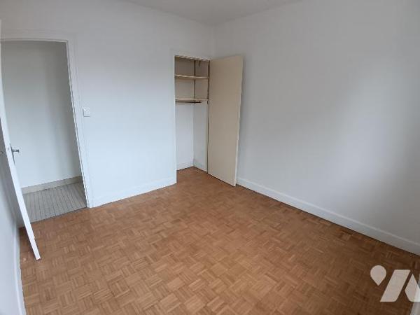 Maison sur sous sol à vendre à Sablé sur Sarthe proche de la gare et du centre ville.