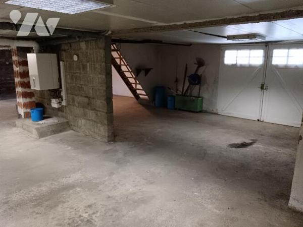 Maison sur sous sol à vendre à Sablé sur Sarthe proche de la gare et du centre ville.