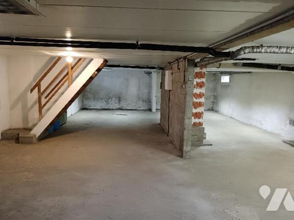 Maison sur sous sol à vendre à Sablé sur Sarthe proche de la gare et du centre ville.