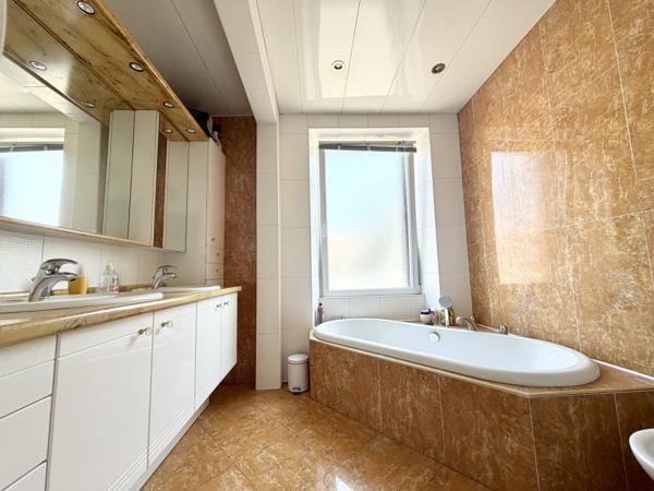 Maison
         10 pièces
        - 239 m² 310 000 € *