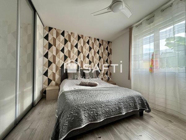 Villa récente avec garage proche écoles.