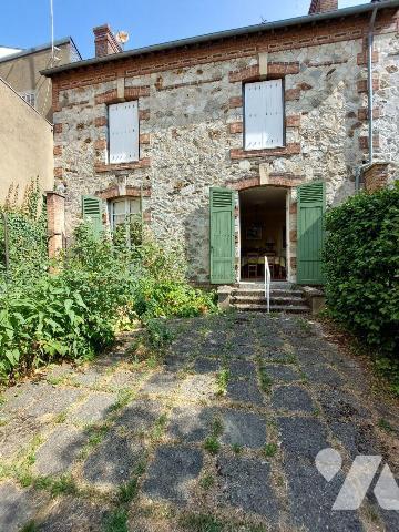 A VENDRE - RENNES (35) Maison de 160 m² + jardin arboré de 125 m² environ (Pas de stationnement...