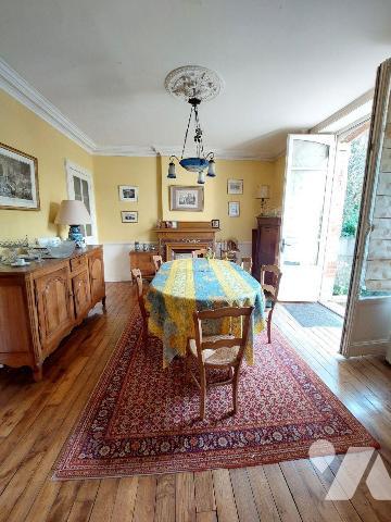 A VENDRE - RENNES (35) Maison de 160 m² + jardin arboré de 125 m² environ (Pas de stationnement...