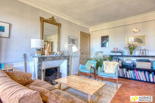 Versailles Notre-Dame Appartement 4 pièces en duplex de 93m² au sol situé au 3ème et dernier étage avec caves €740 000 ** - Référence 27315