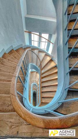 Versailles Notre-Dame Appartement 4 pièces en duplex de 93m² au sol situé au 3ème et dernier étage avec caves €740 000 ** - Référence 27315