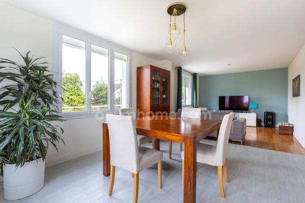 Maison de ville 4 chambres avec jardin et garages à Bellerive / Allier 03700